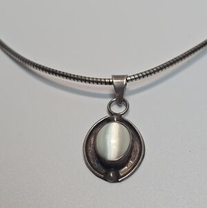 Chic Cats Eye Pendant Necklace
